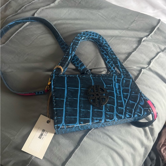 Blue Crocodile Pattern Handbag - Picture 7 of 12